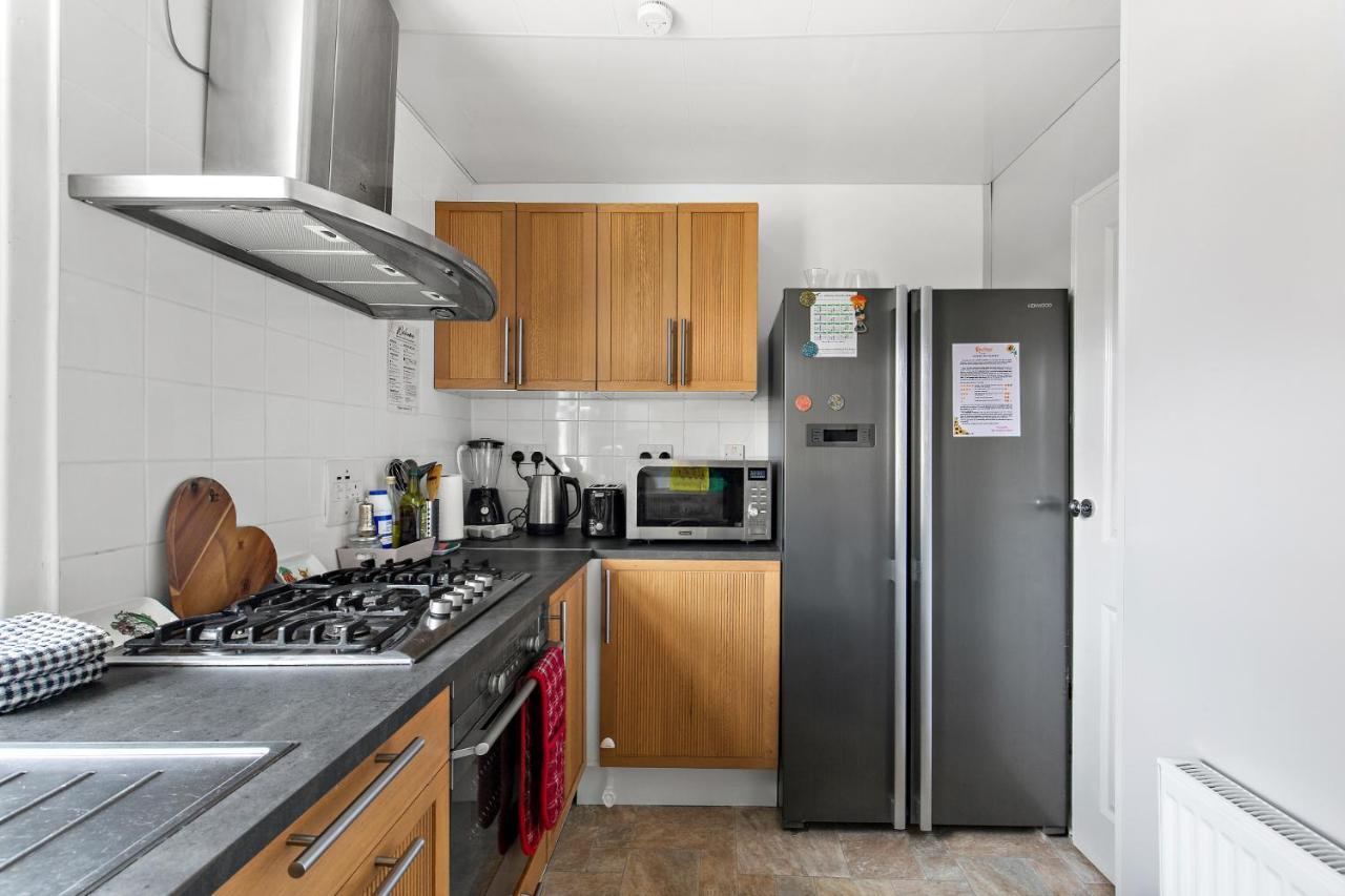 Holiday home Cosy 2-bdr & 15 Minutes To Edinburgh By Train & Free Parking