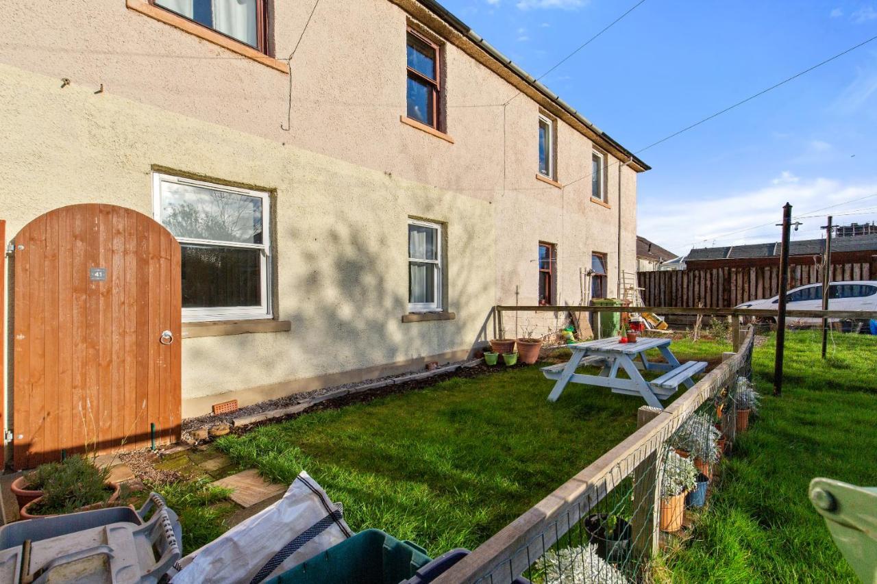 Cosy 2-bdr & 15 Minutes To Edinburgh By Train & Free Parking *