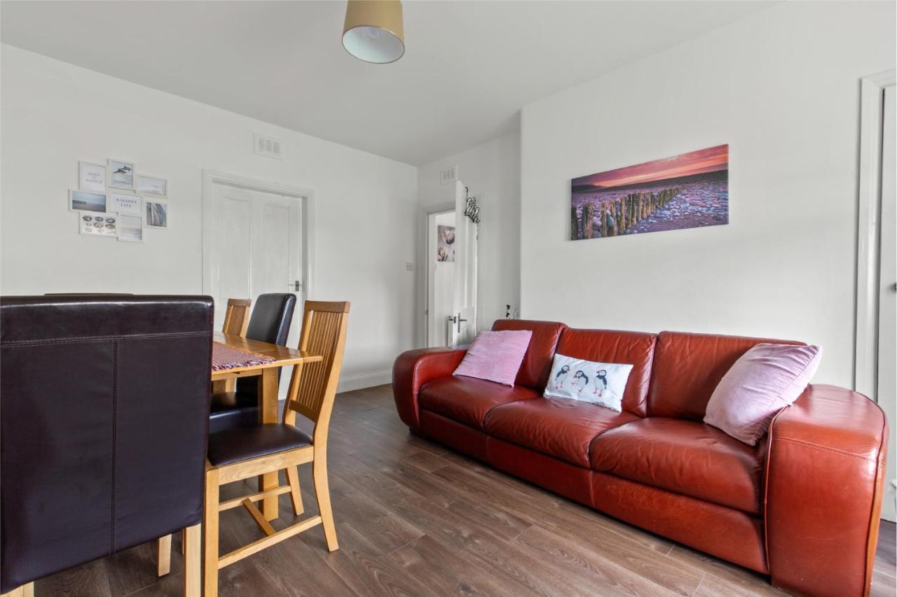 Cosy 2-bdr & 15 Minutes To Edinburgh By Train & Free Parking