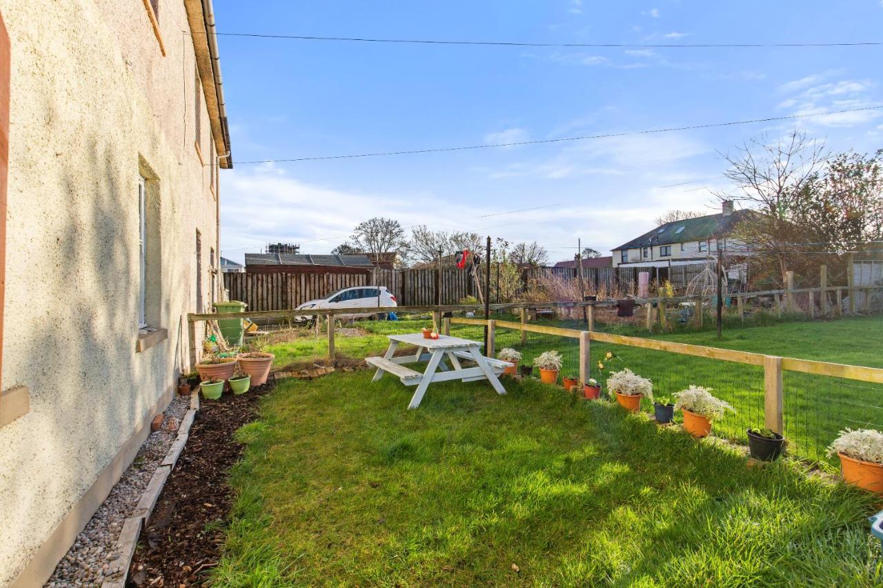 Holiday home Cosy 2-bdr & 15 Minutes To Edinburgh By Train & Free Parking