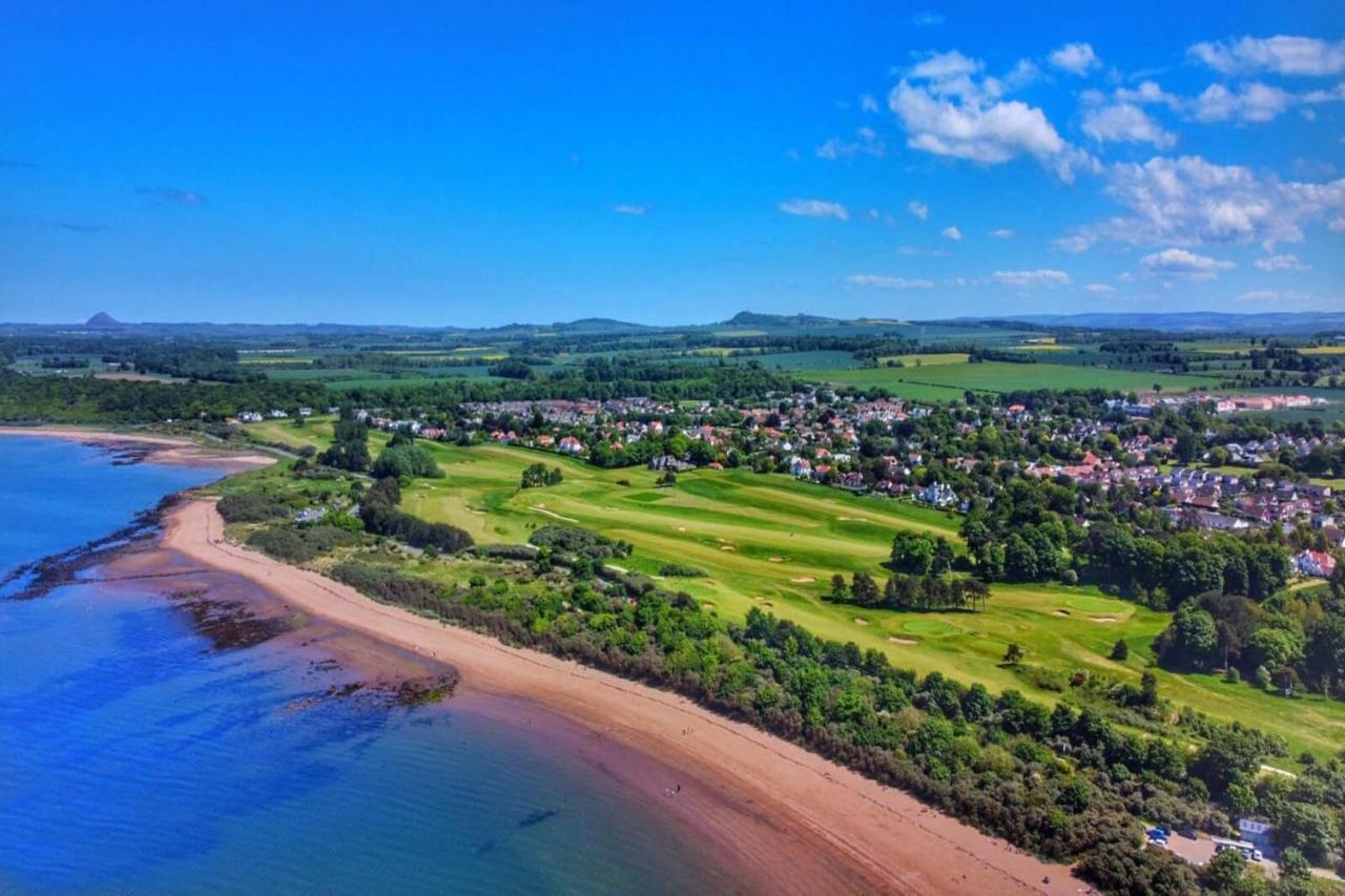 Cosy 2-bdr & 15 Minutes To Edinburgh By Train & Free Parking